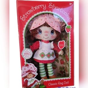 Collectors STRAWBERRY SHORTCAKE the original 1980s design. Classic rag doll.